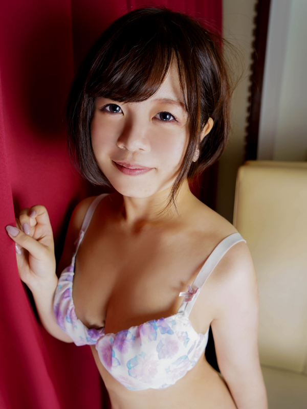 激安ヌキ道楽・日本橋店 えりか 25歳 T：152cm　B：86(G)　W：56　H：84